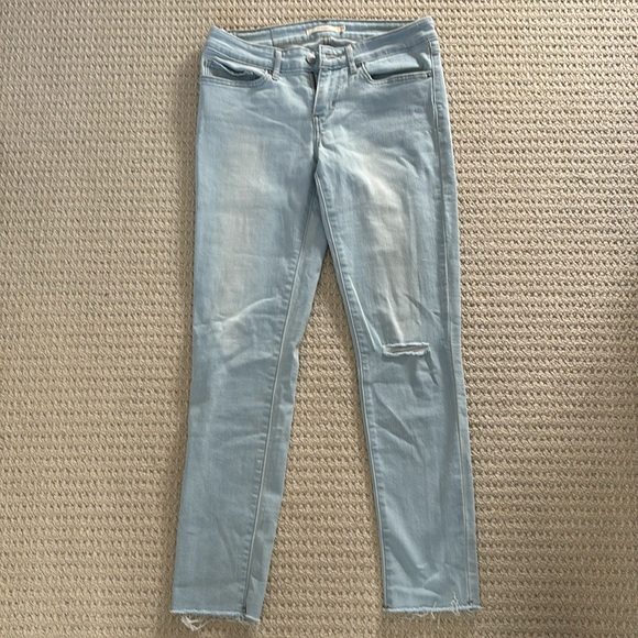 Levi light washed denim jeans US Size 27 - Picture 2 of 6
